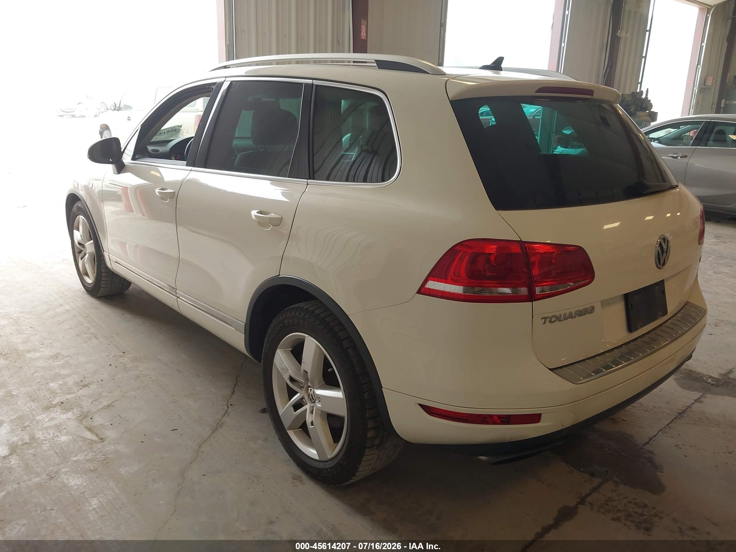 2011 Volkswagen Touareg Vr6 Lux White vin: WVGFF9BP3BD005885