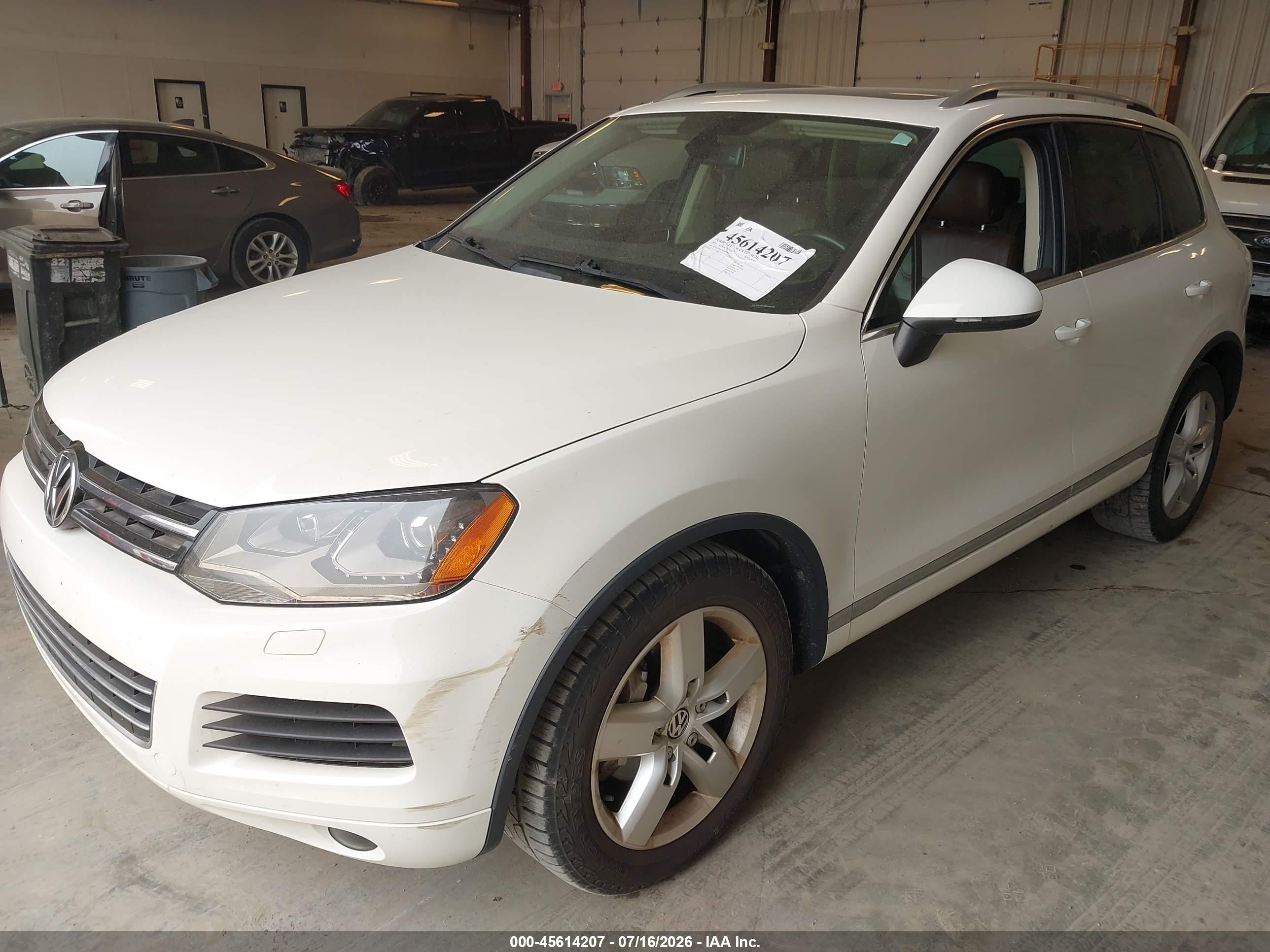 2011 Volkswagen Touareg Vr6 Lux White vin: WVGFF9BP3BD005885