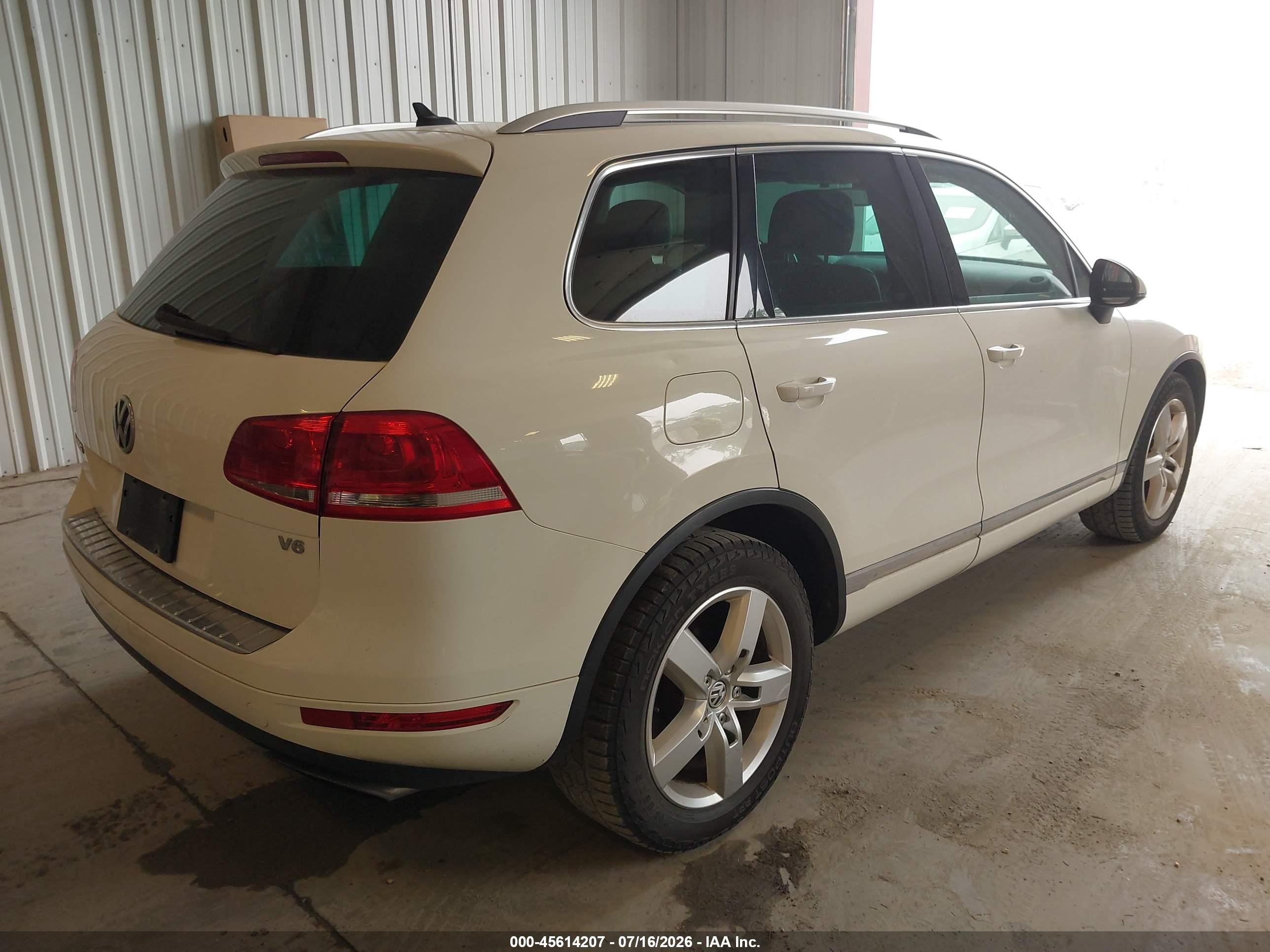 2011 Volkswagen Touareg Vr6 Lux White vin: WVGFF9BP3BD005885