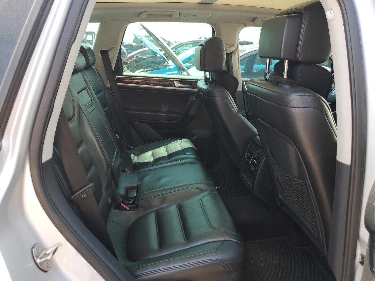 2012 Volkswagen Touareg V6 Silver vin: WVGFF9BP3CD003975