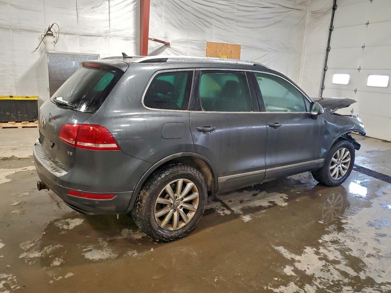 2011 Volkswagen Touareg V6 Gray vin: WVGFF9BP4BD006642