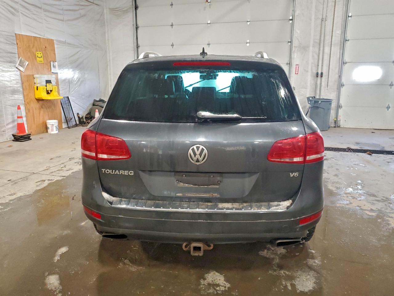 2011 Volkswagen Touareg V6 Gray vin: WVGFF9BP4BD006642