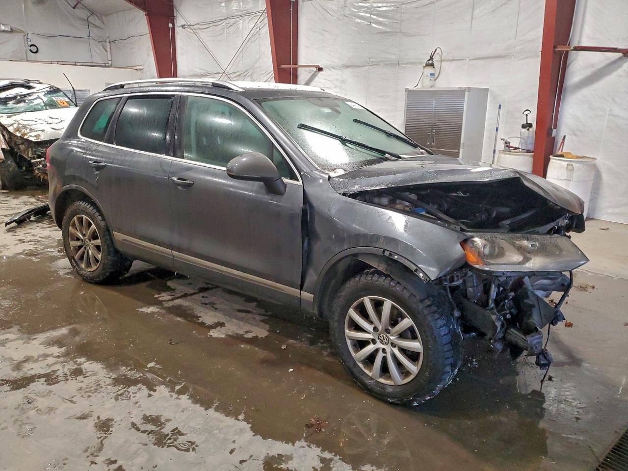 2011 Volkswagen Touareg V6 Gray vin: WVGFF9BP4BD006642