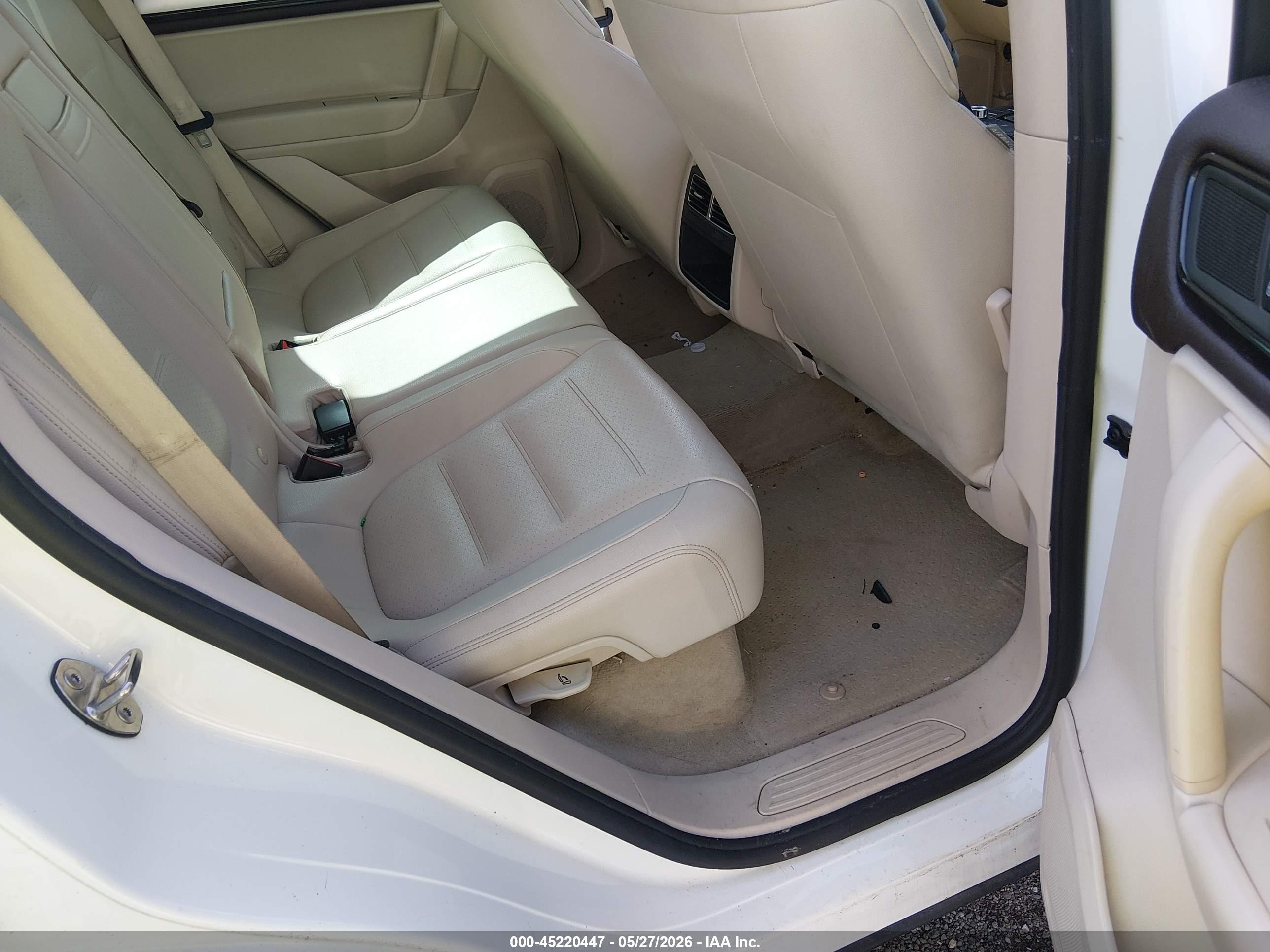 2012 Volkswagen Touareg Vr6 Sport White vin: WVGFF9BP4CD002575