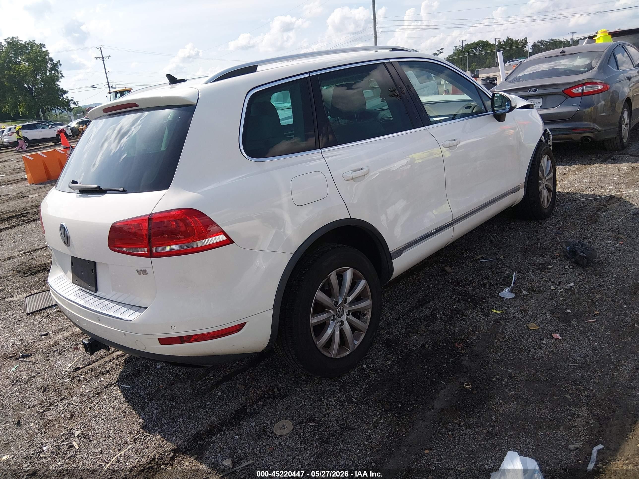 2012 Volkswagen Touareg Vr6 Sport White vin: WVGFF9BP4CD002575