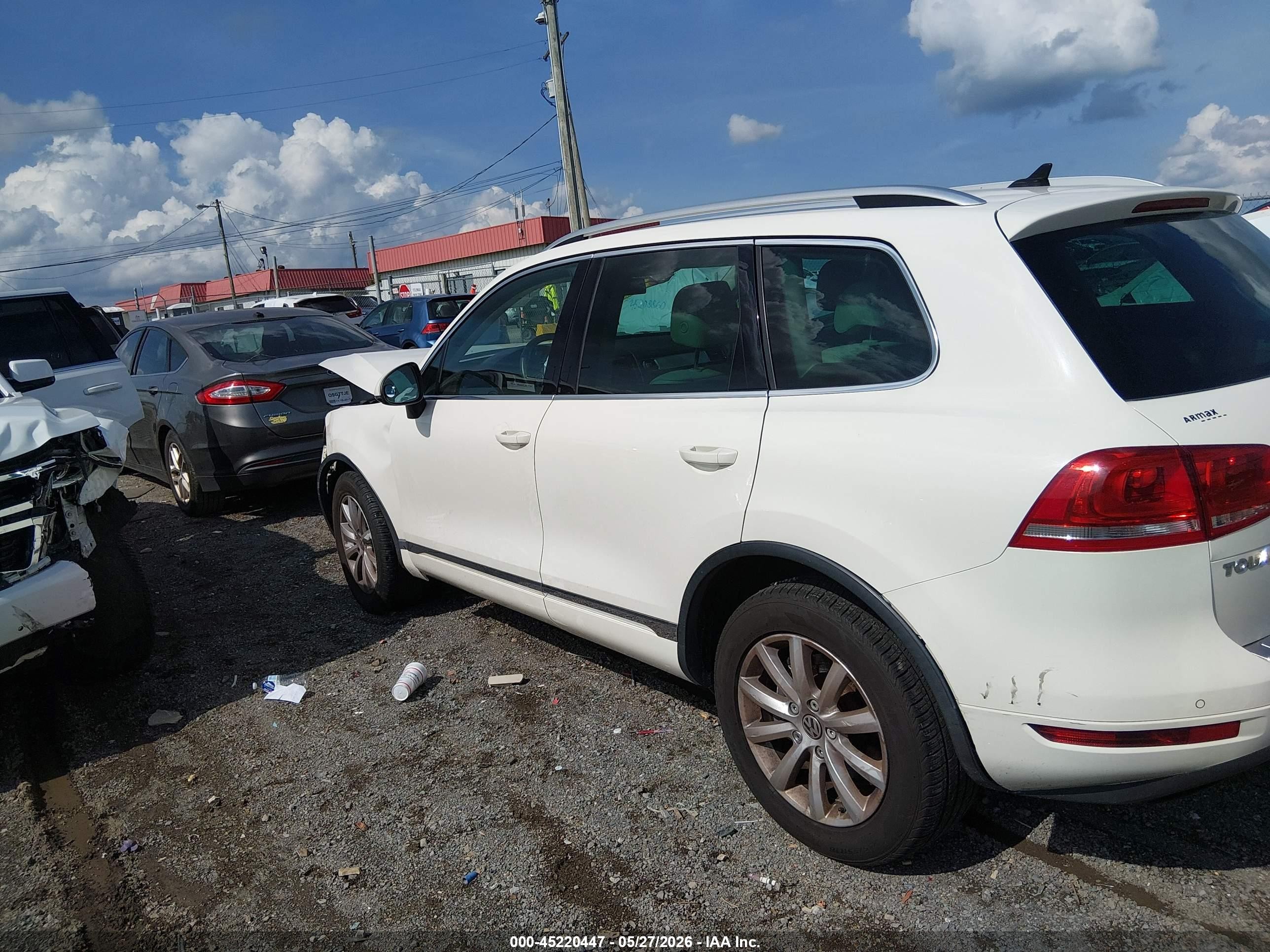 2012 Volkswagen Touareg Vr6 Sport White vin: WVGFF9BP4CD002575
