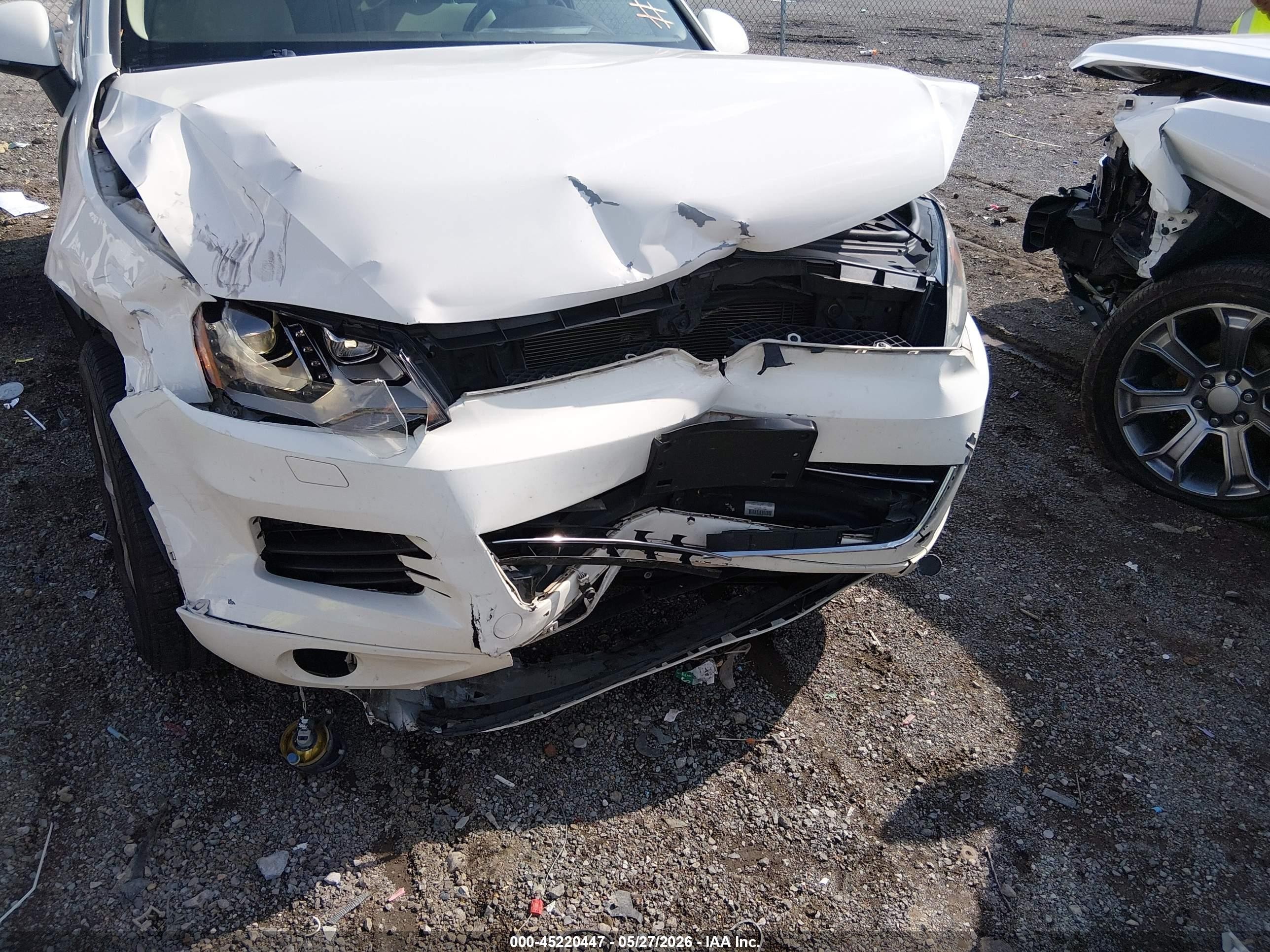 2012 Volkswagen Touareg Vr6 Sport White vin: WVGFF9BP4CD002575