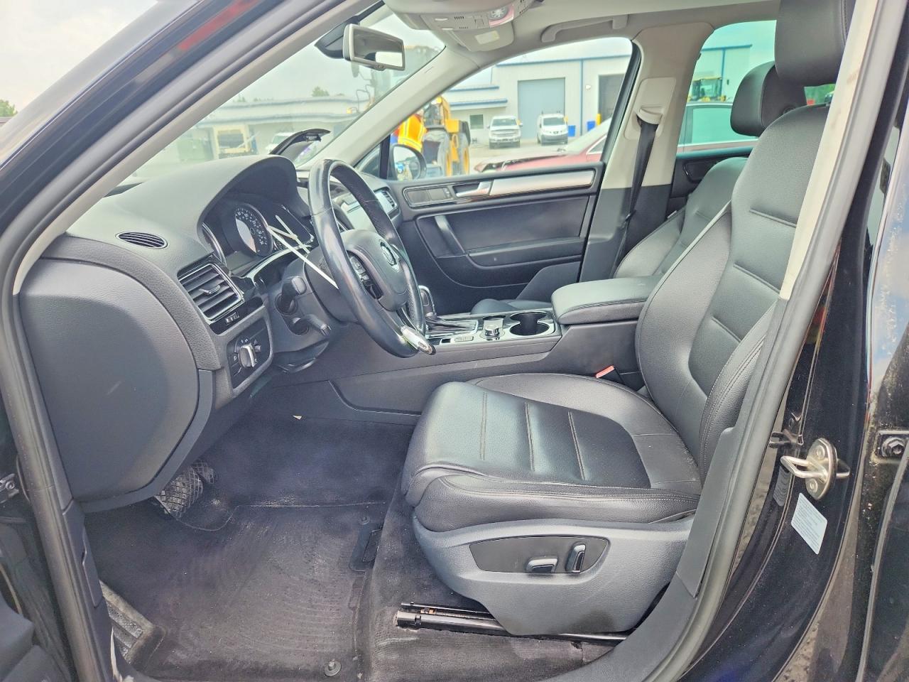 2011 Volkswagen Touareg V6 Black vin: WVGFF9BP5BD000753