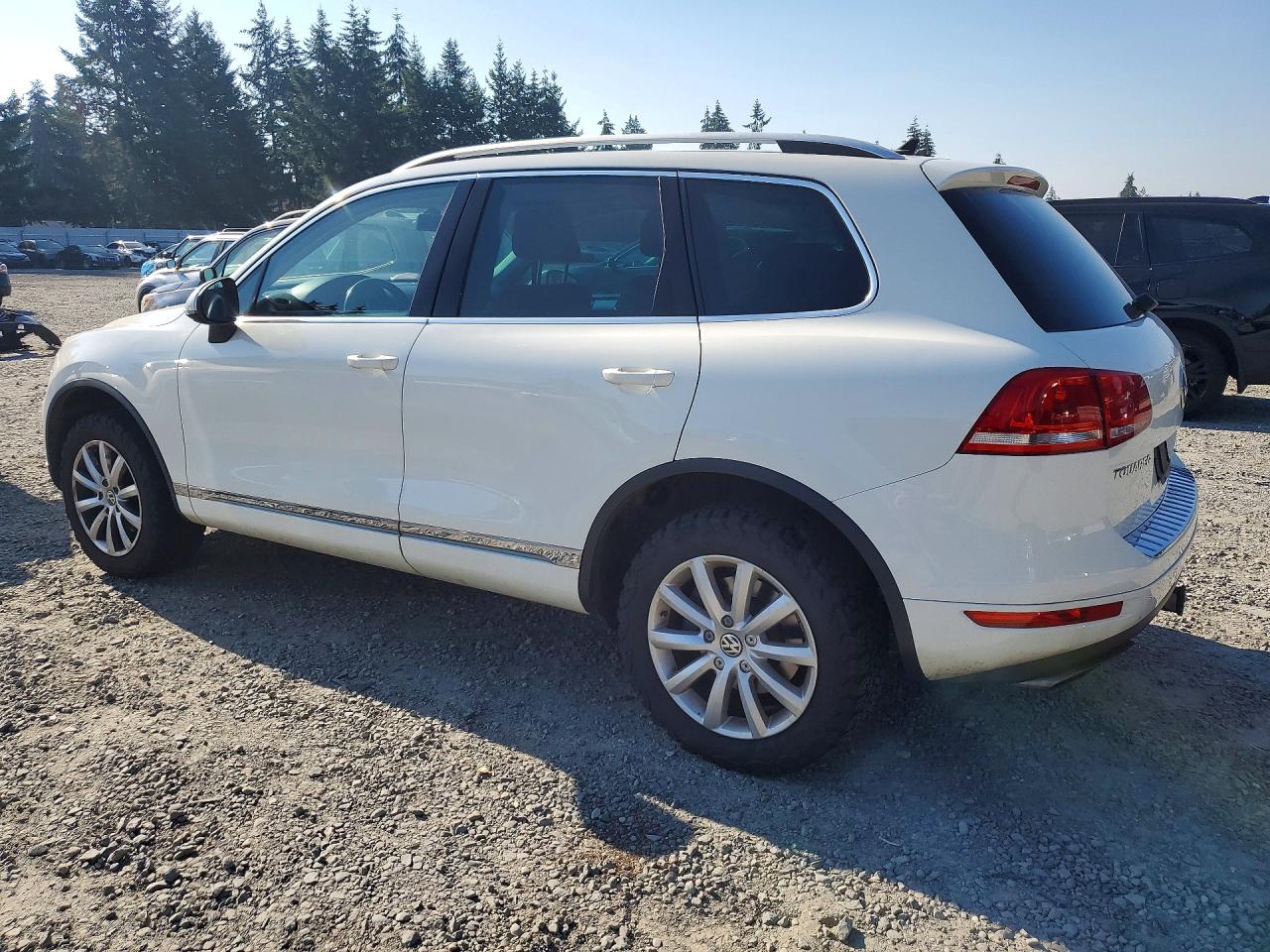 2011 Volkswagen Touareg V6 White vin: WVGFF9BP5BD001384