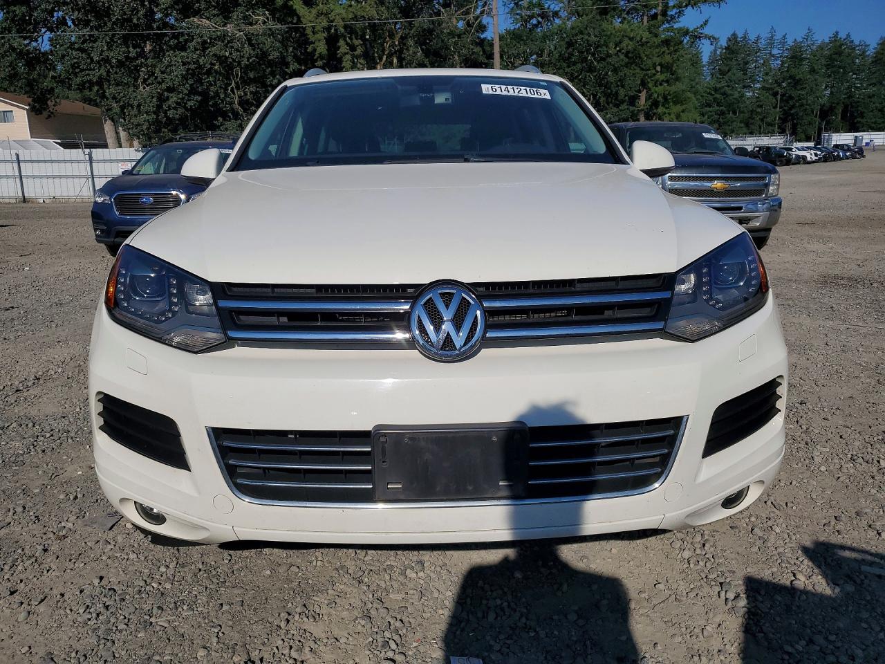 2011 Volkswagen Touareg V6 White vin: WVGFF9BP5BD001384
