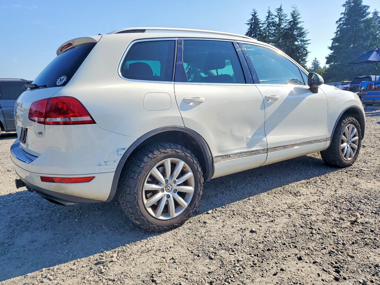 2011 Volkswagen Touareg V6 White vin: WVGFF9BP5BD001384