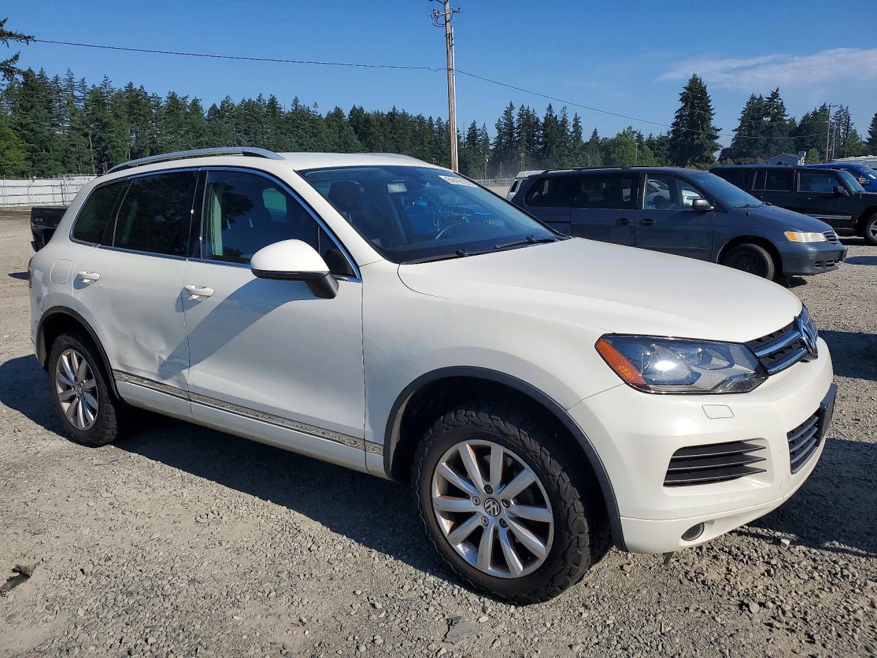 2011 Volkswagen Touareg V6 White vin: WVGFF9BP5BD001384