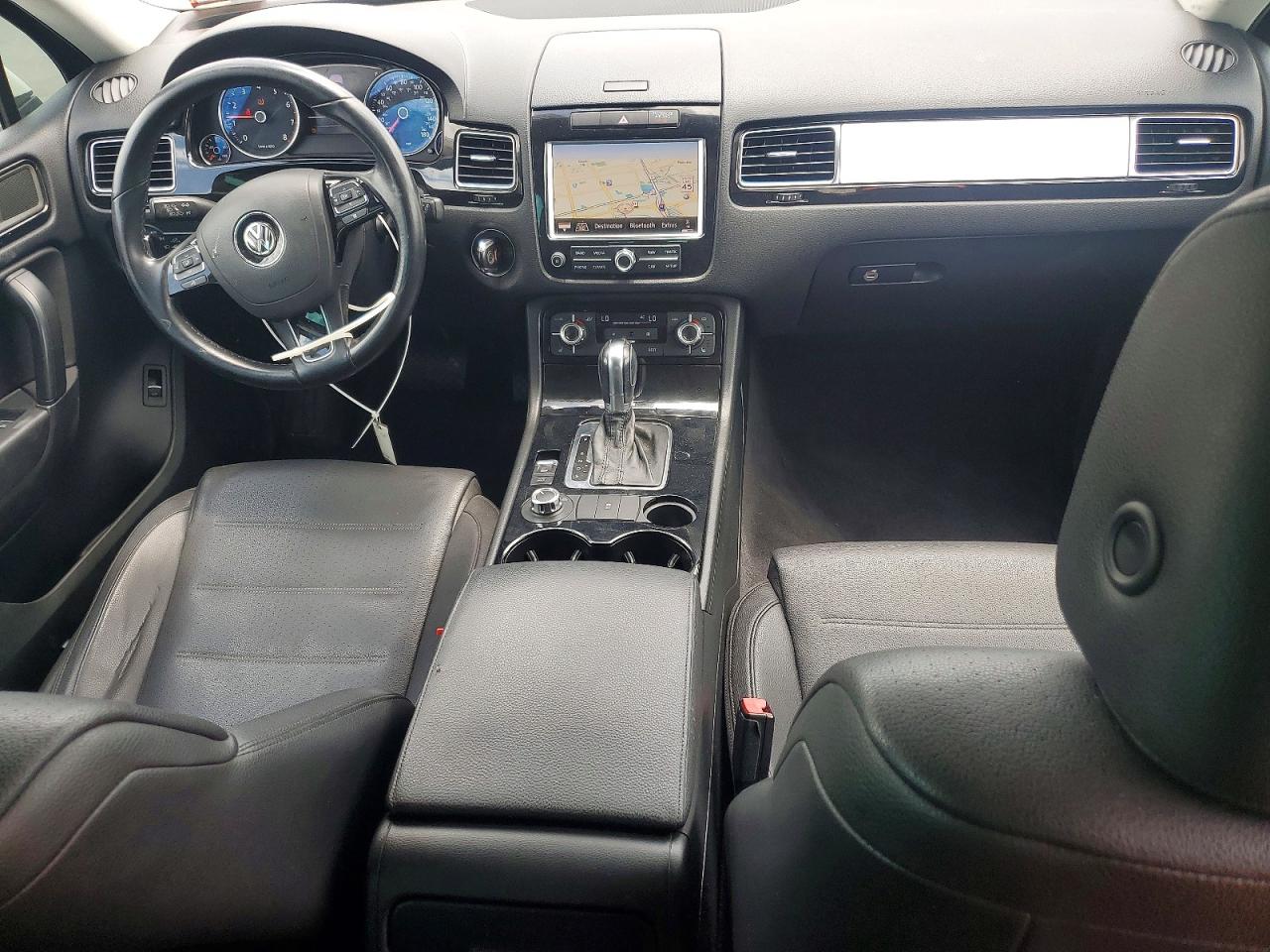 2011 Volkswagen Touareg V6 White vin: WVGFF9BP5BD002471