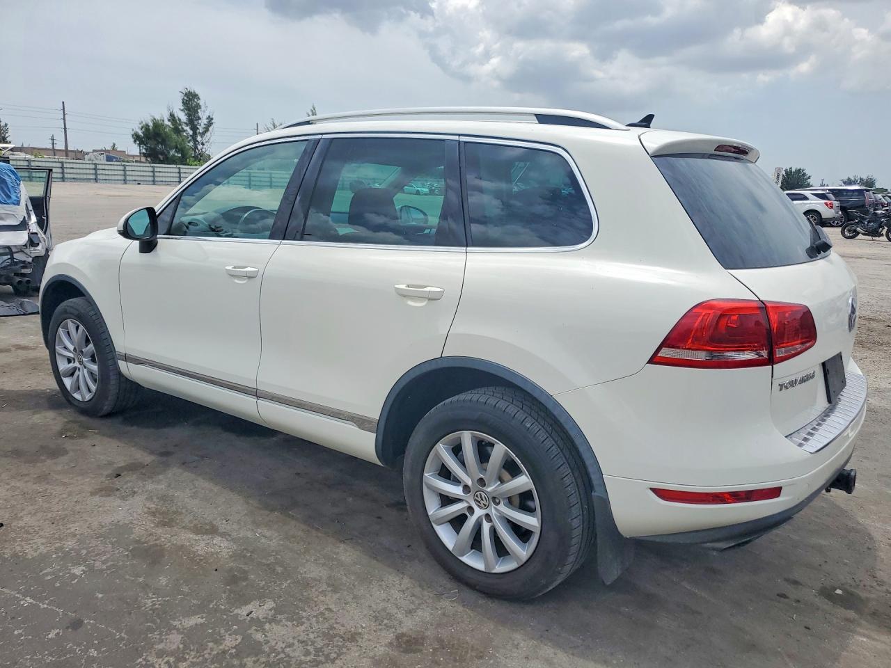 2011 Volkswagen Touareg V6 White vin: WVGFF9BP5BD002471