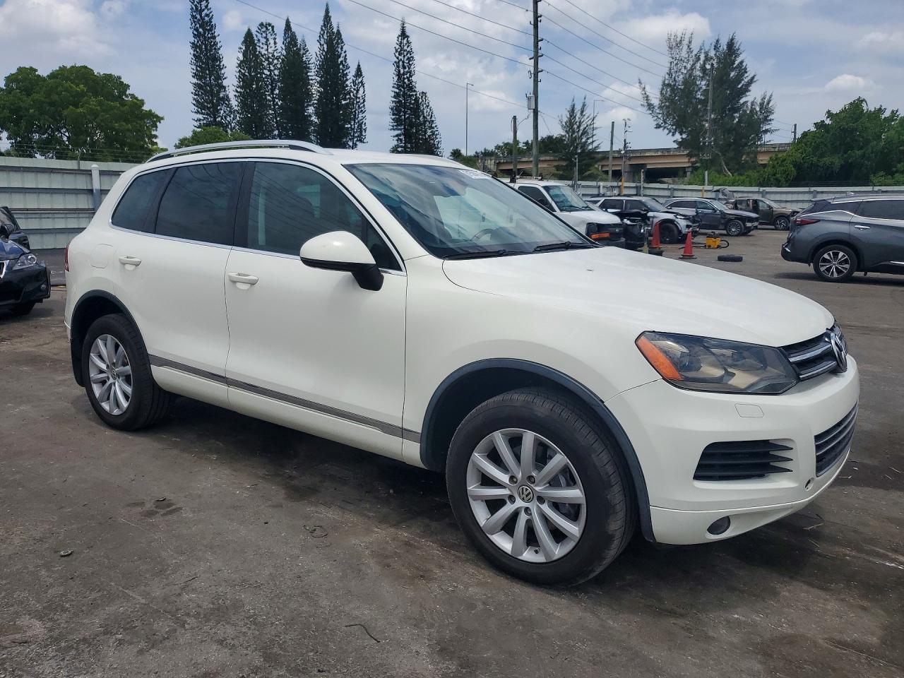 2011 Volkswagen Touareg V6 White vin: WVGFF9BP5BD002471