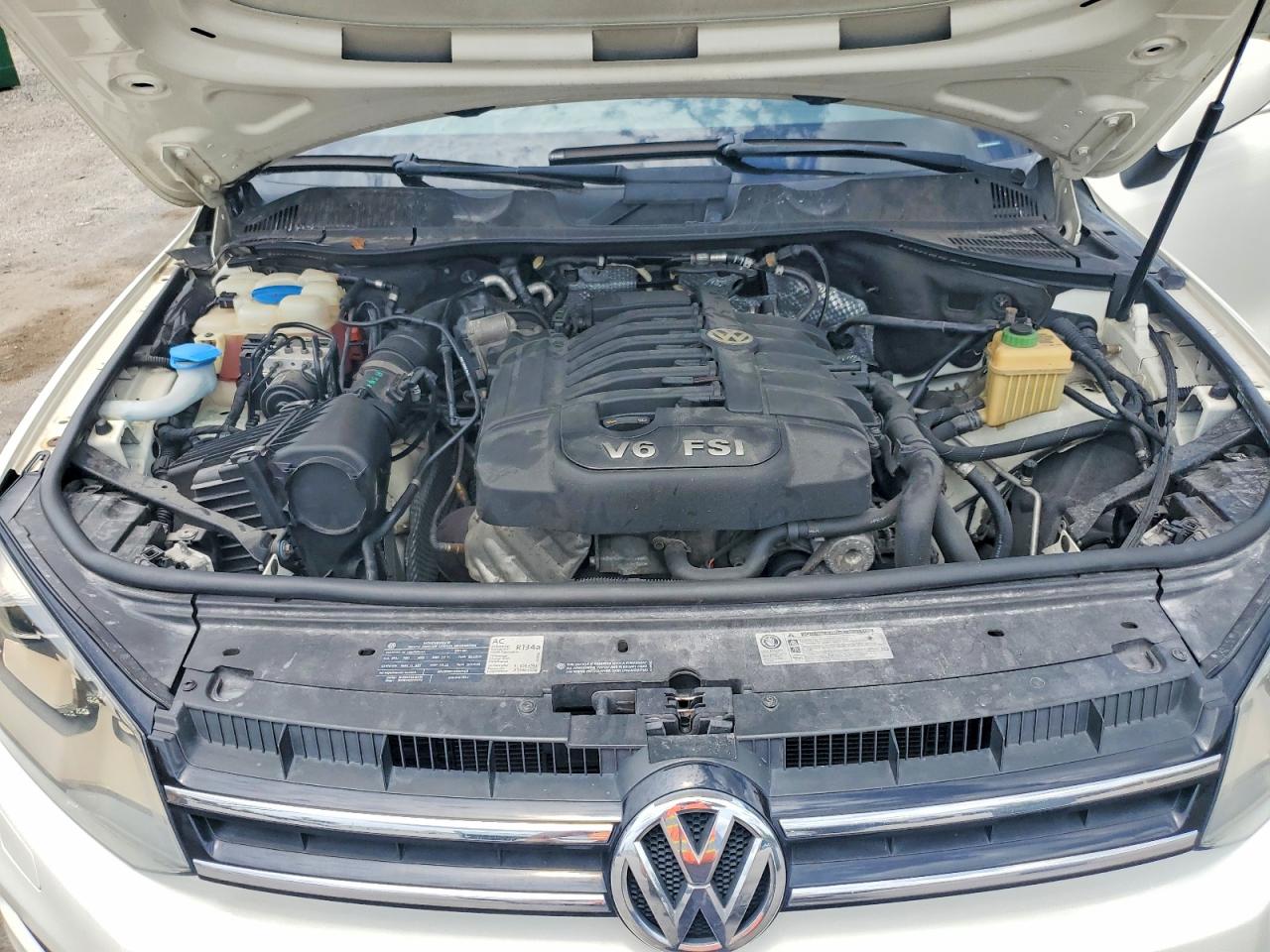 2011 Volkswagen Touareg V6 White vin: WVGFF9BP5BD002471