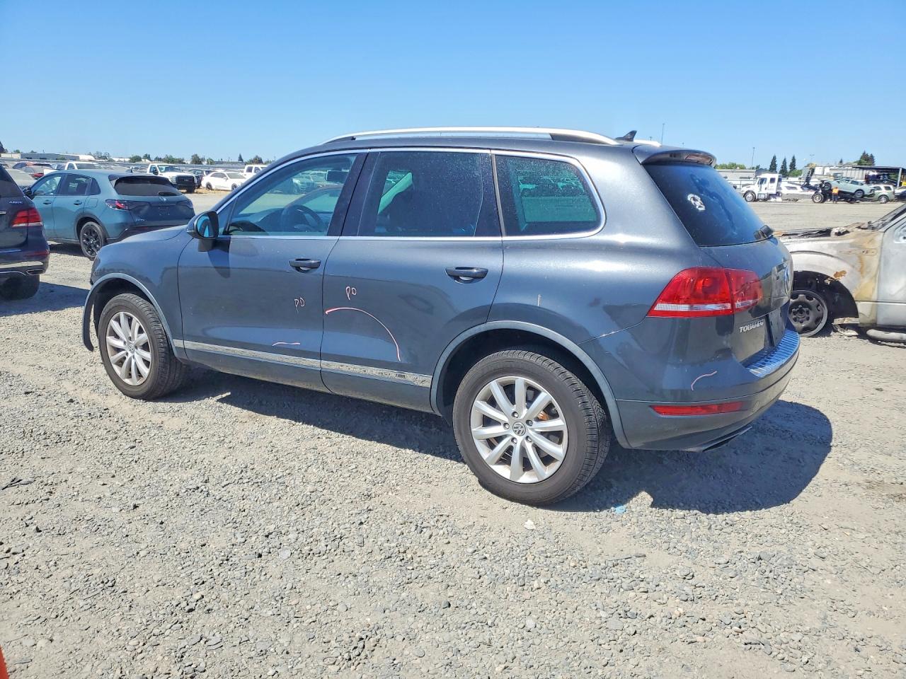 2011 Volkswagen Touareg V6 Серый vin: WVGFF9BP5BD004592