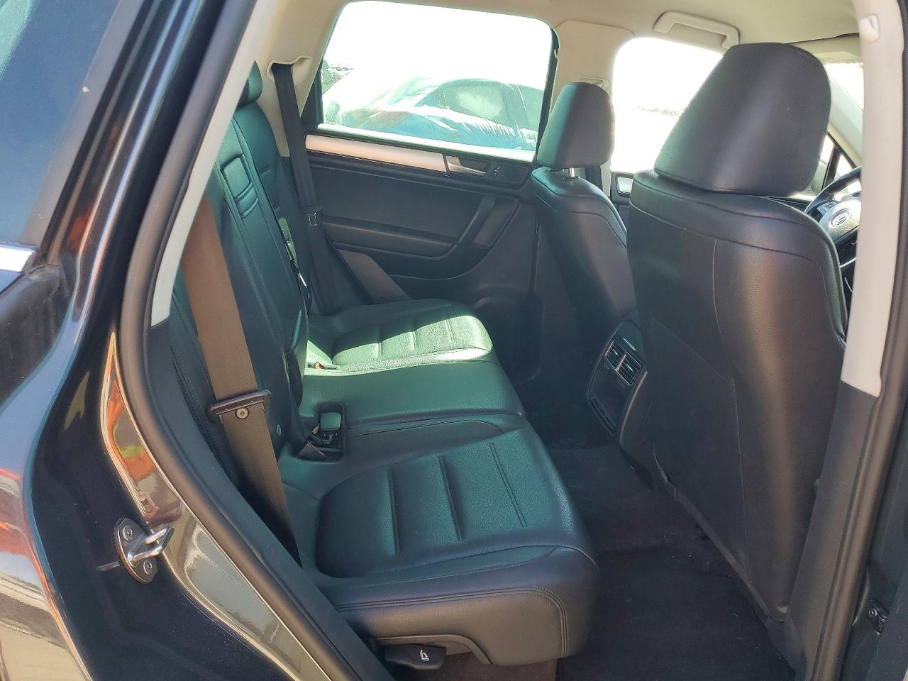 2011 Volkswagen Touareg V6 Серый vin: WVGFF9BP5BD004592
