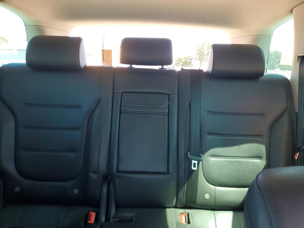 2011 Volkswagen Touareg V6 Серый vin: WVGFF9BP5BD004592
