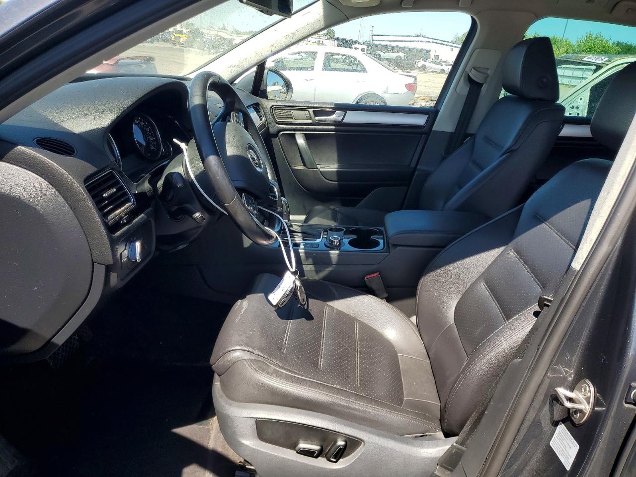 2011 Volkswagen Touareg V6 Серый vin: WVGFF9BP5BD004592