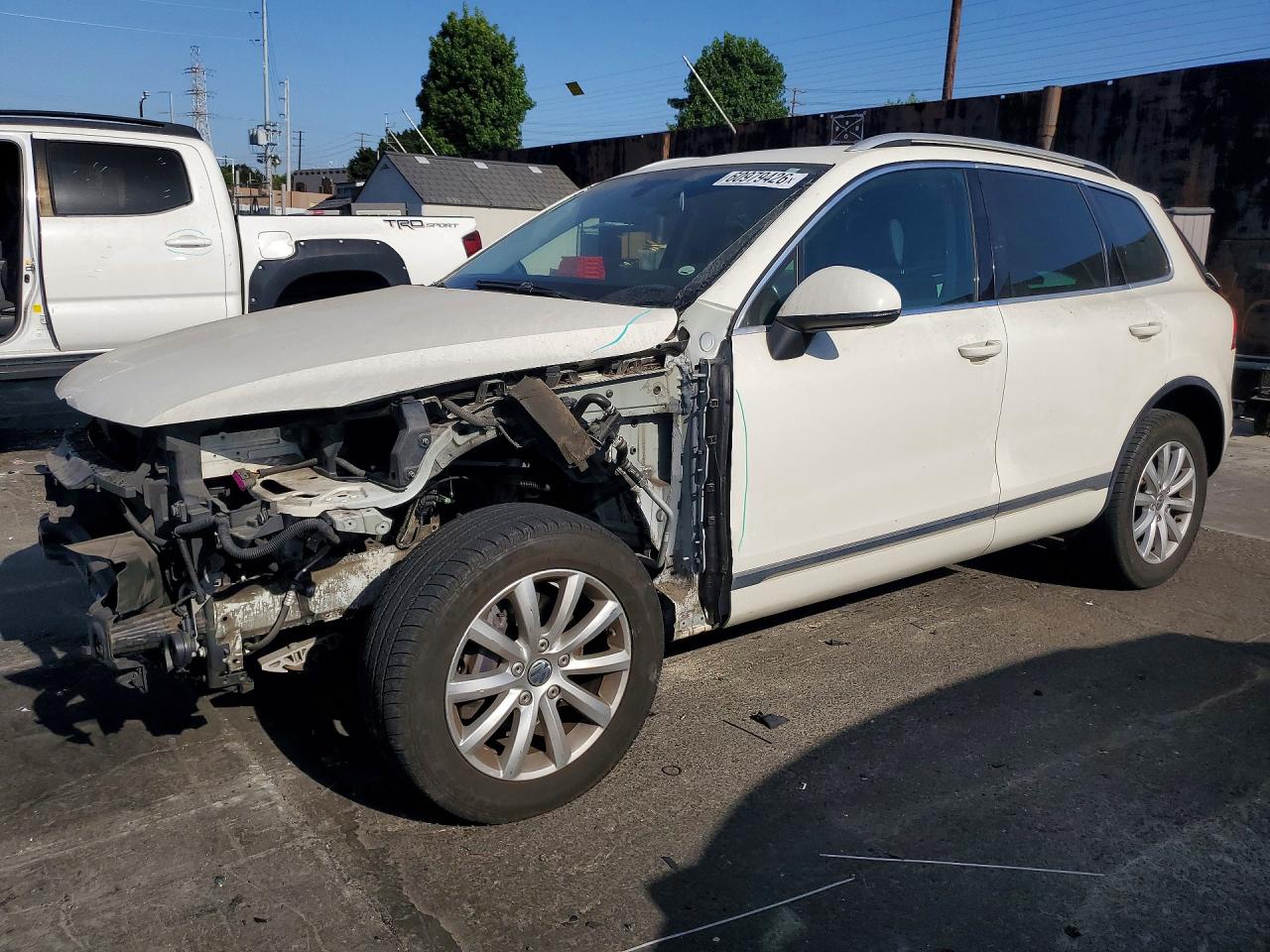 2012 Volkswagen Touareg V6 White vin: WVGFF9BP5CD001919