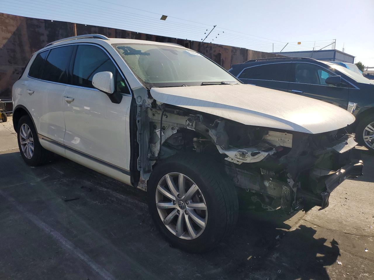 2012 Volkswagen Touareg V6 White vin: WVGFF9BP5CD001919