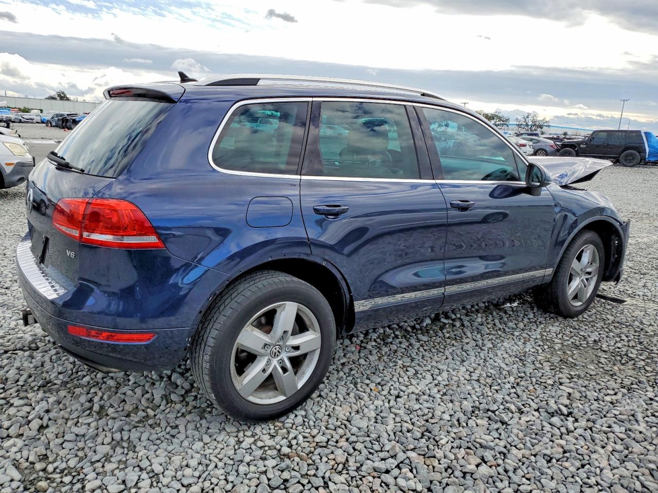 2011 Volkswagen Touareg V6 Blue vin: WVGFF9BP6BD000616