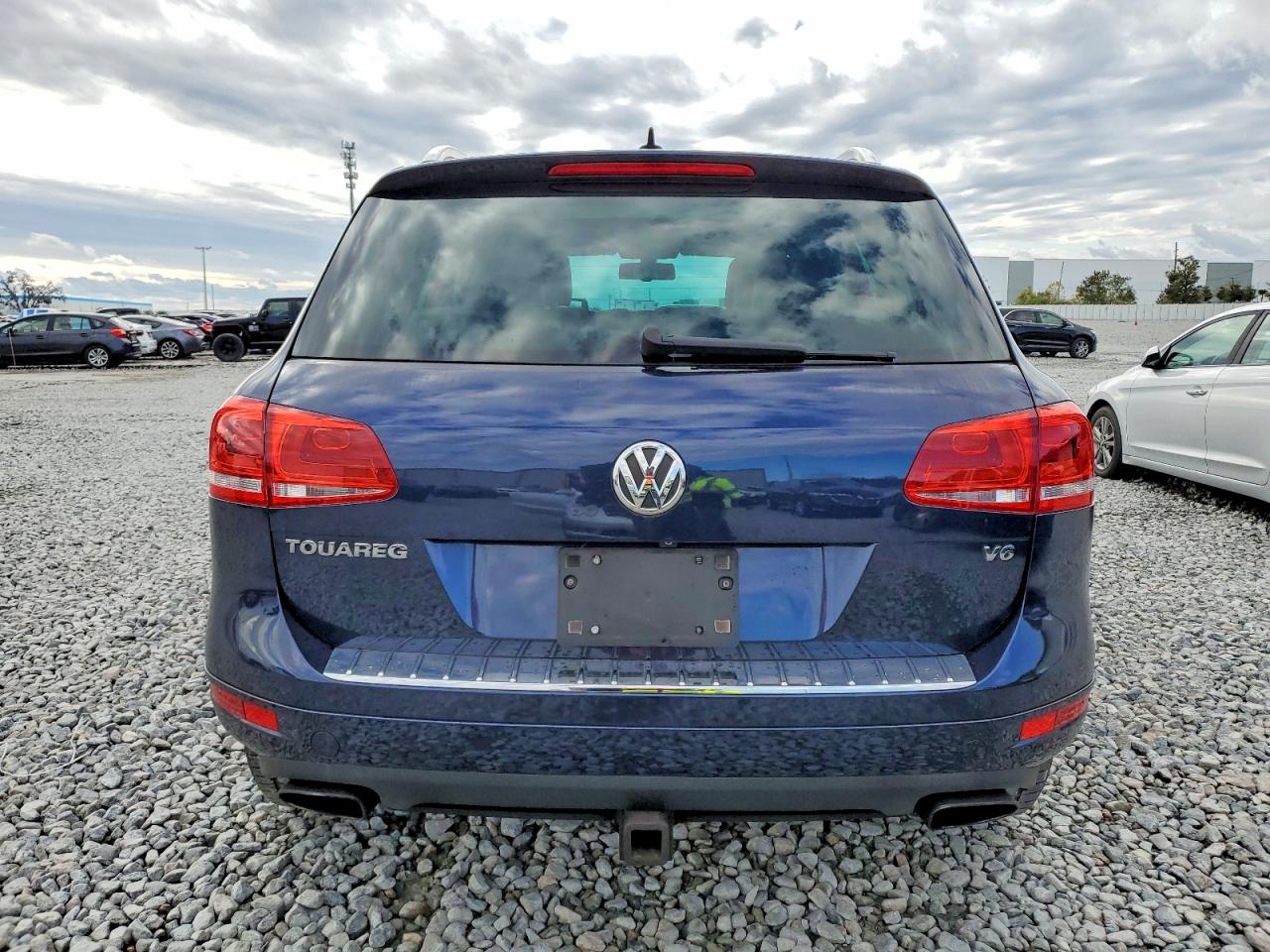 2011 Volkswagen Touareg V6 Blue vin: WVGFF9BP6BD000616