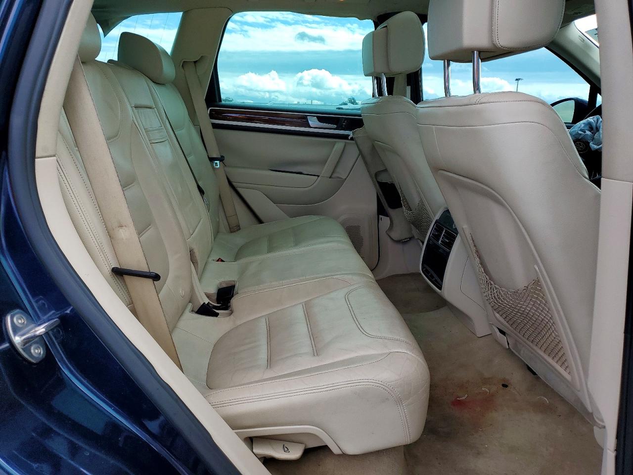 2011 Volkswagen Touareg V6 Blue vin: WVGFF9BP6BD000616