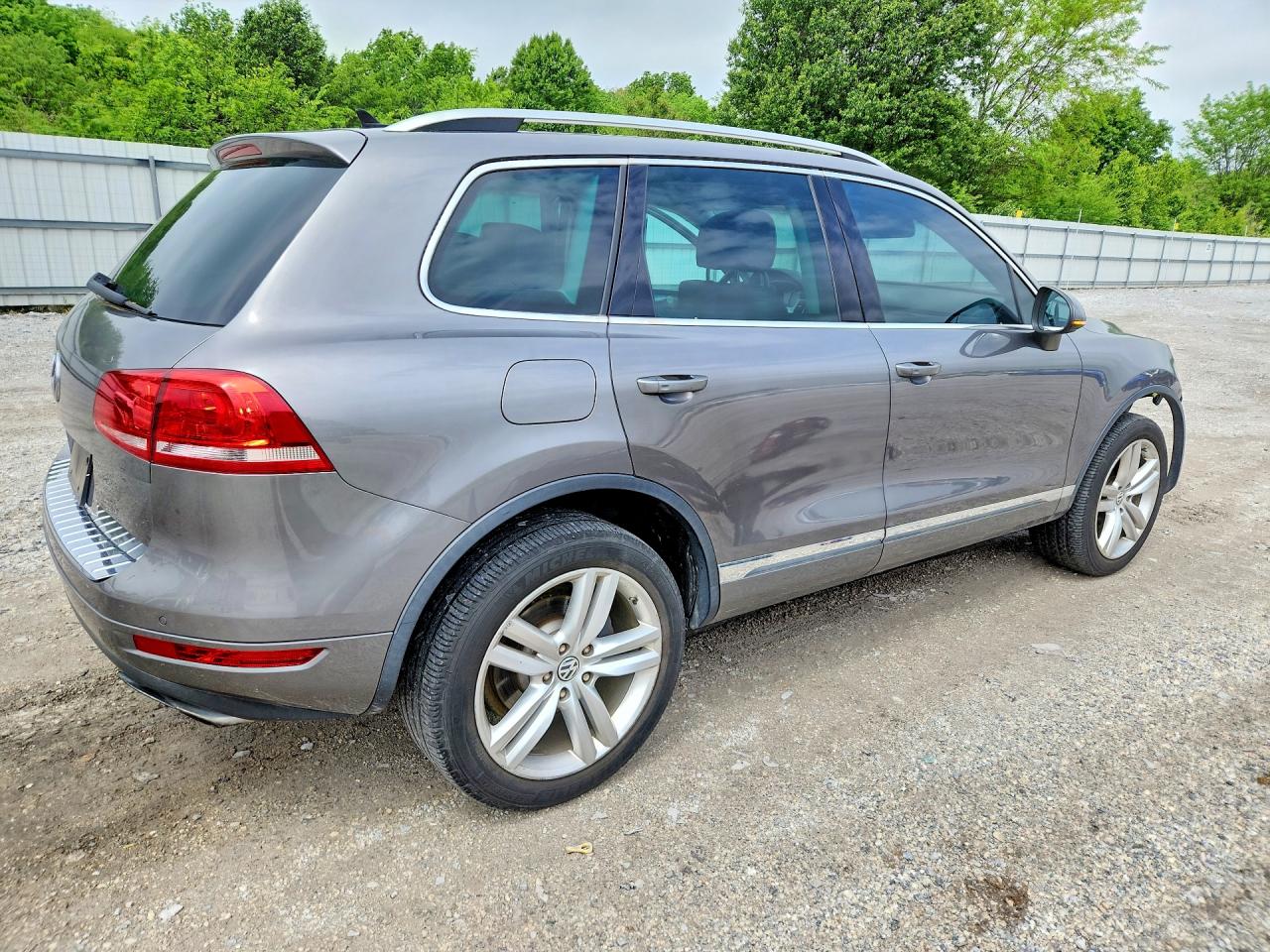 2011 Volkswagen Touareg Gray vin: WVGFF9BP6BD000664