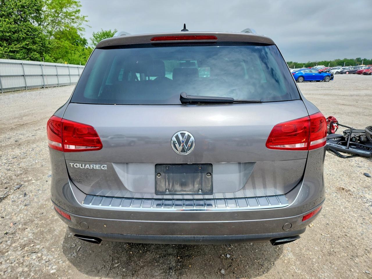 2011 Volkswagen Touareg Gray vin: WVGFF9BP6BD000664