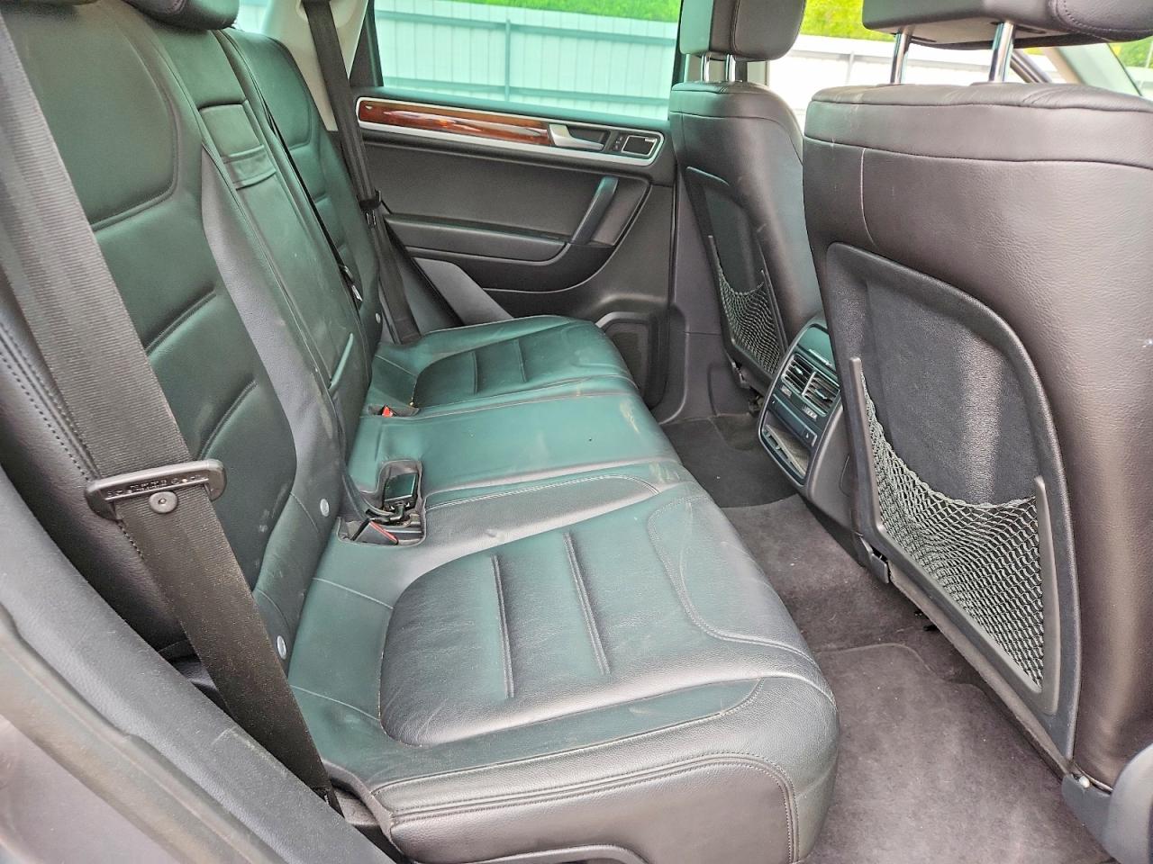 2011 Volkswagen Touareg Gray vin: WVGFF9BP6BD000664