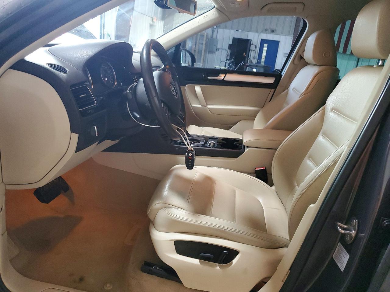 2012 Volkswagen Touareg V6 Brown vin: WVGFF9BP6CD000651