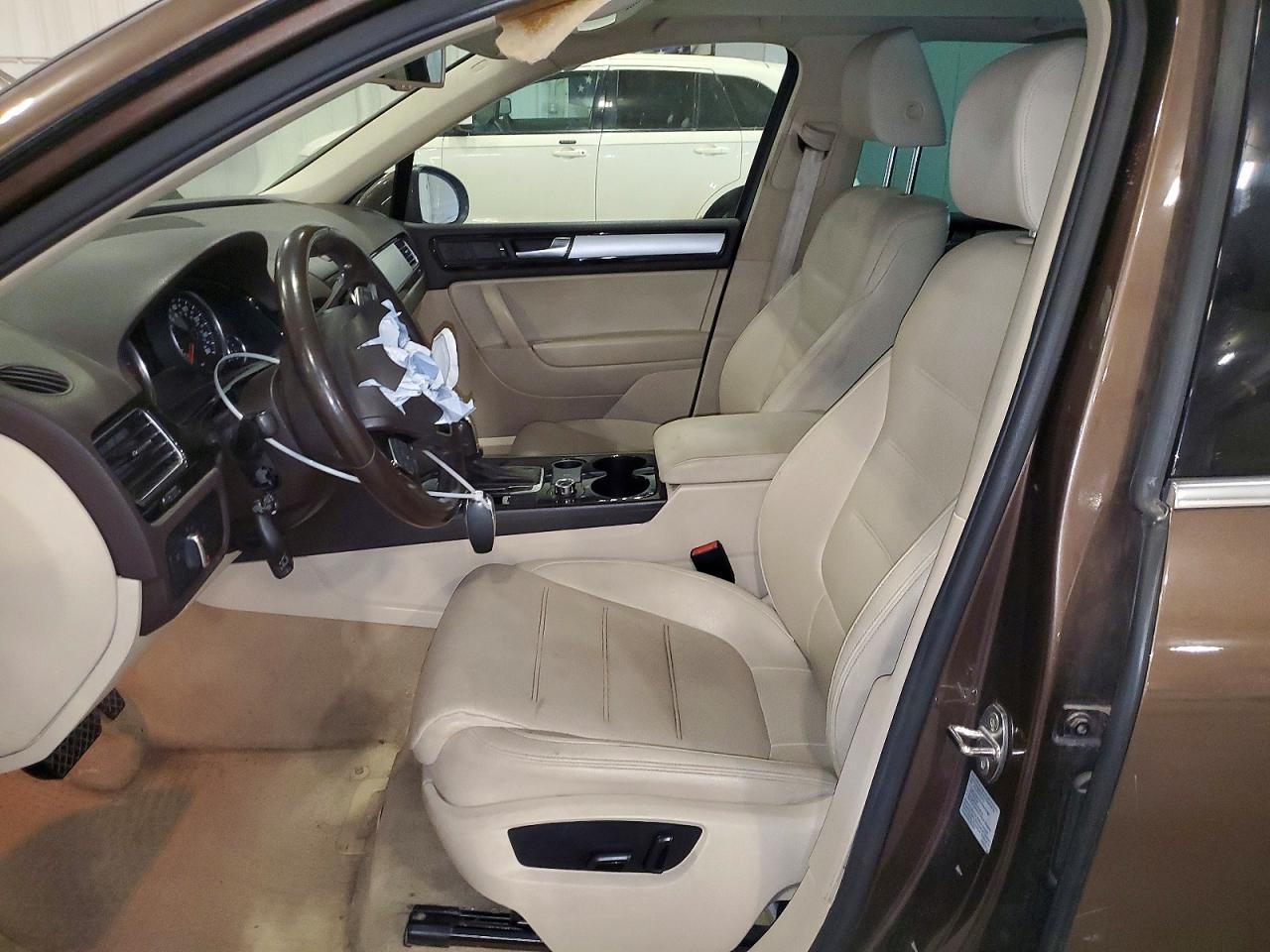 2012 Volkswagen Touareg V6 Brown vin: WVGFF9BP6CD001203