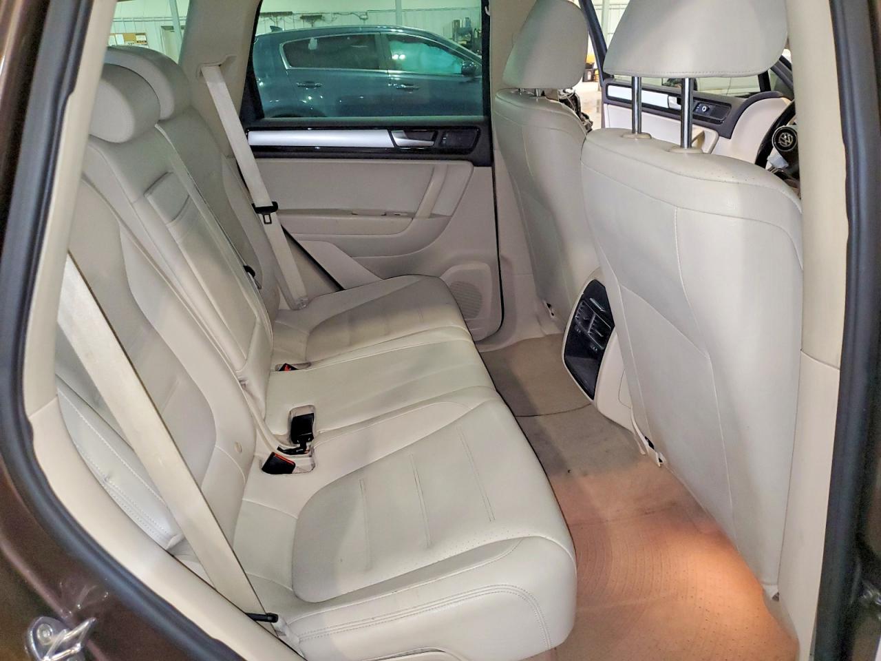 2012 Volkswagen Touareg V6 Brown vin: WVGFF9BP6CD001203
