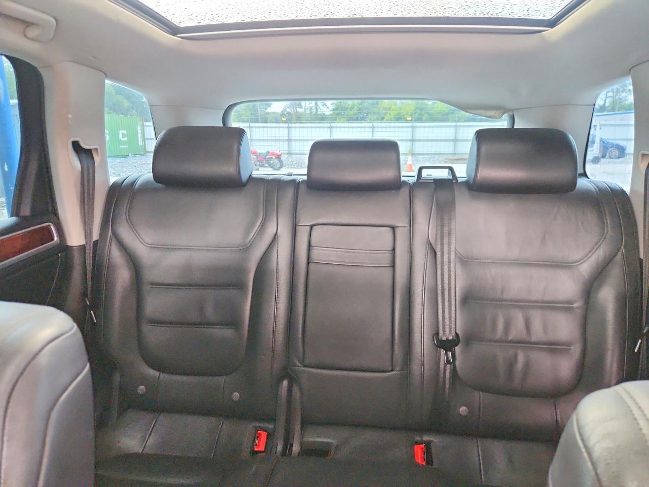2011 Volkswagen Touareg V6 Blue vin: WVGFF9BP7BD000608