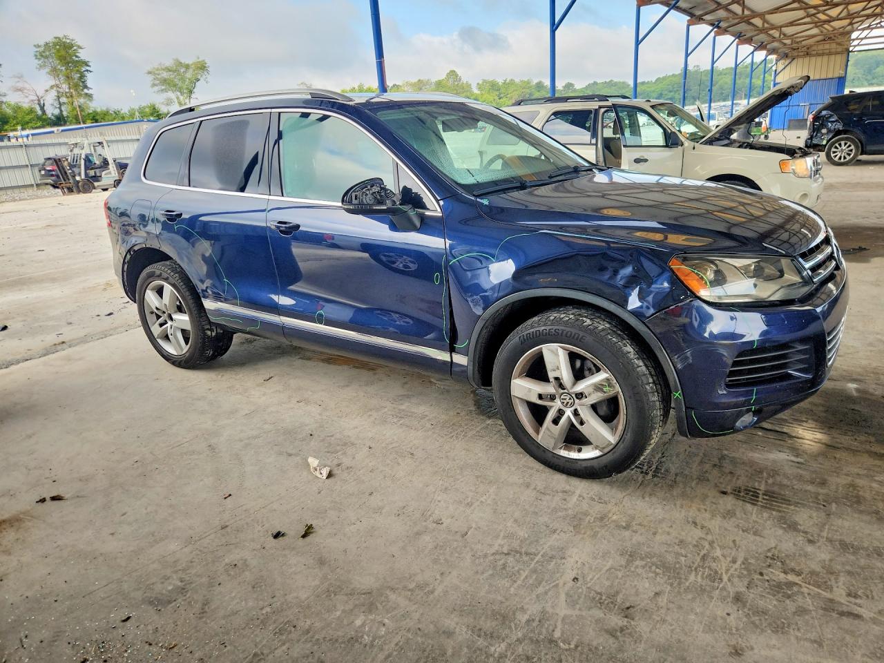 2011 Volkswagen Touareg V6 Blue vin: WVGFF9BP7BD000608