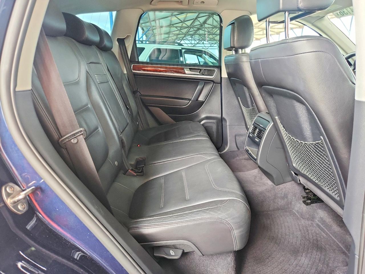 2011 Volkswagen Touareg V6 Blue vin: WVGFF9BP7BD000608