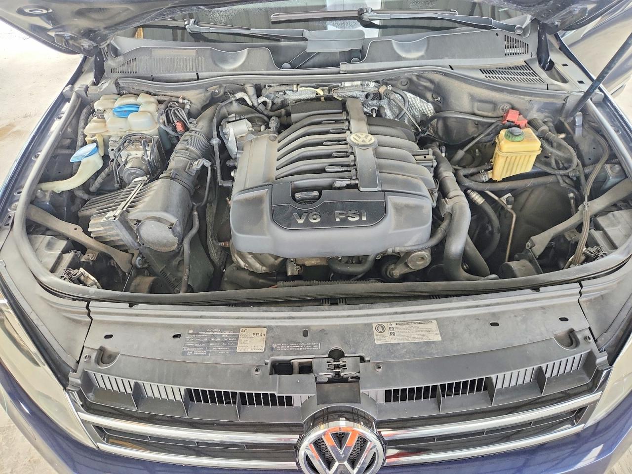 2011 Volkswagen Touareg V6 Blue vin: WVGFF9BP7BD000608