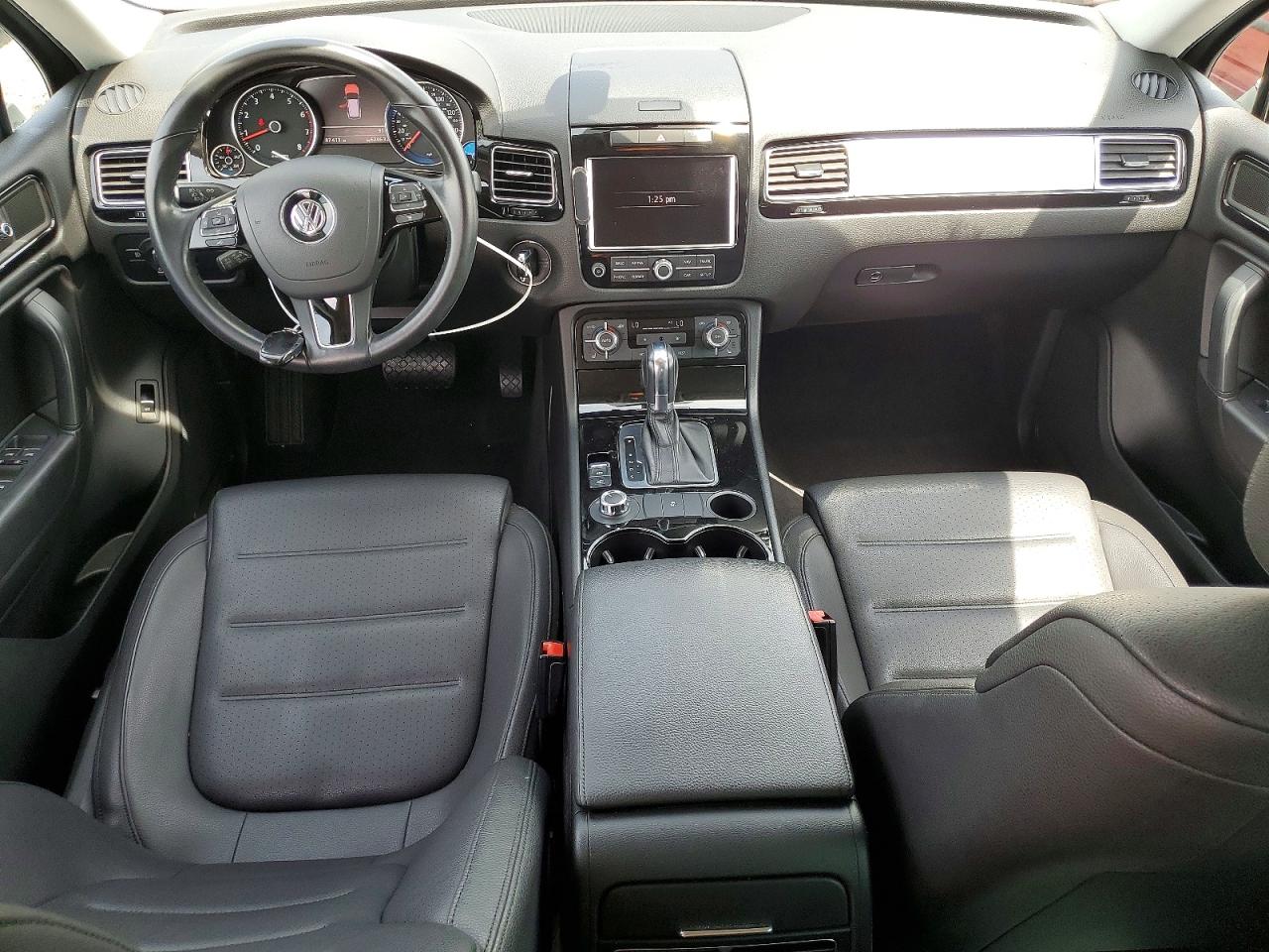 2011 Volkswagen Touareg V6 Белый vin: WVGFF9BP7BD000964