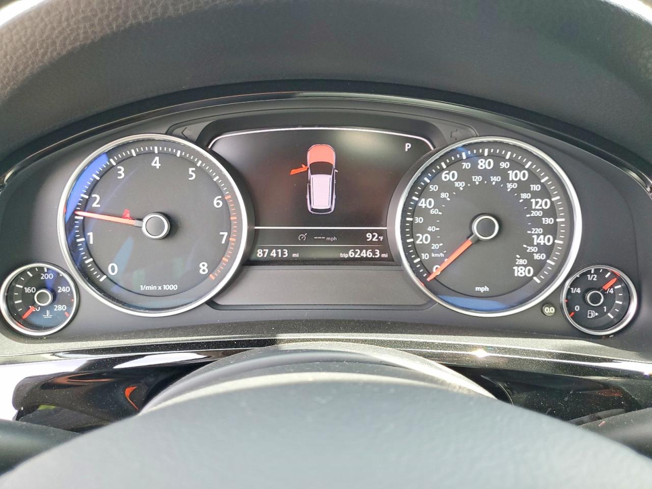 2011 Volkswagen Touareg V6 Белый vin: WVGFF9BP7BD000964