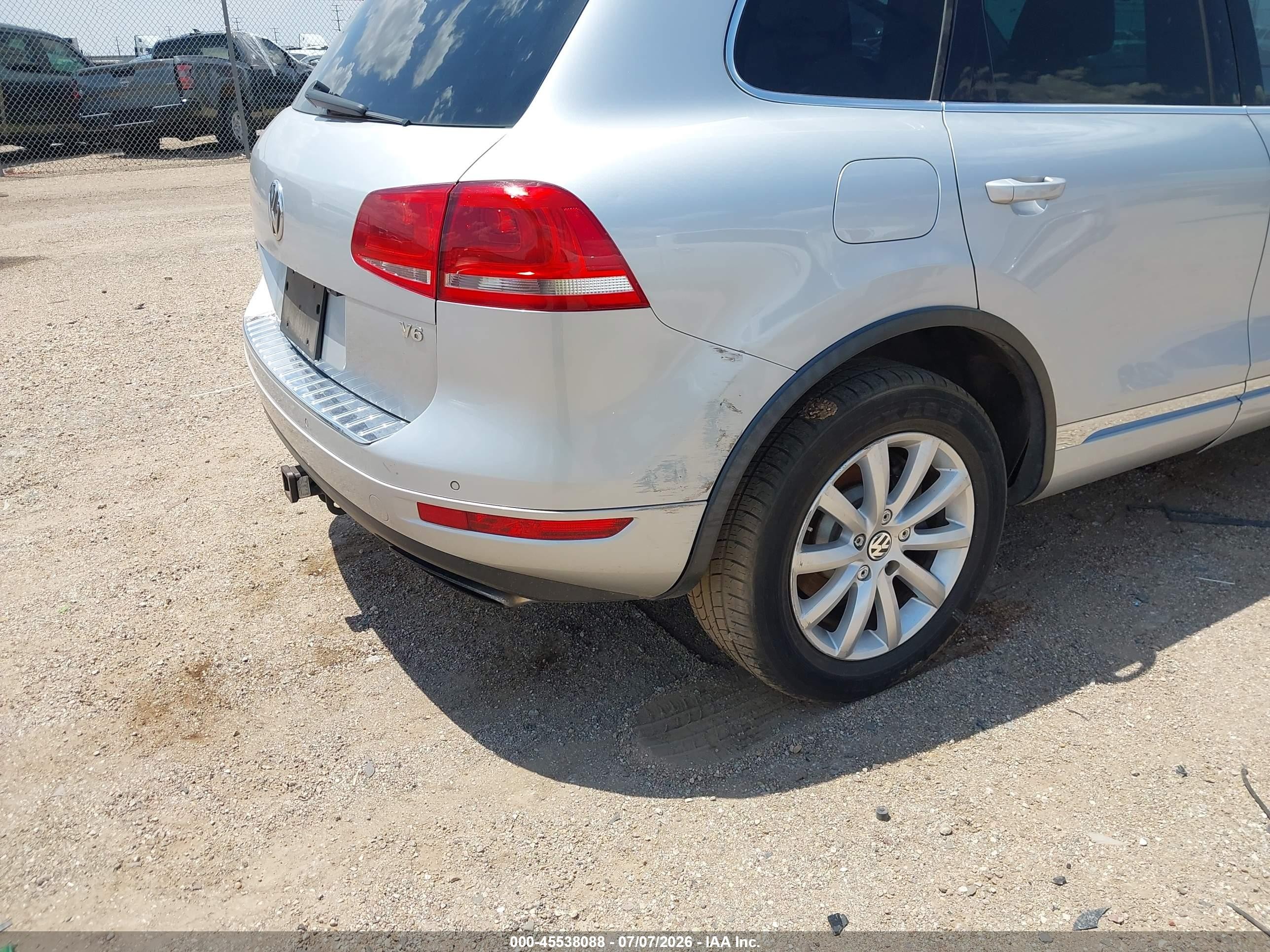 2012 Volkswagen Touareg Vr6 Sport Silver vin: WVGFF9BP7CD001906