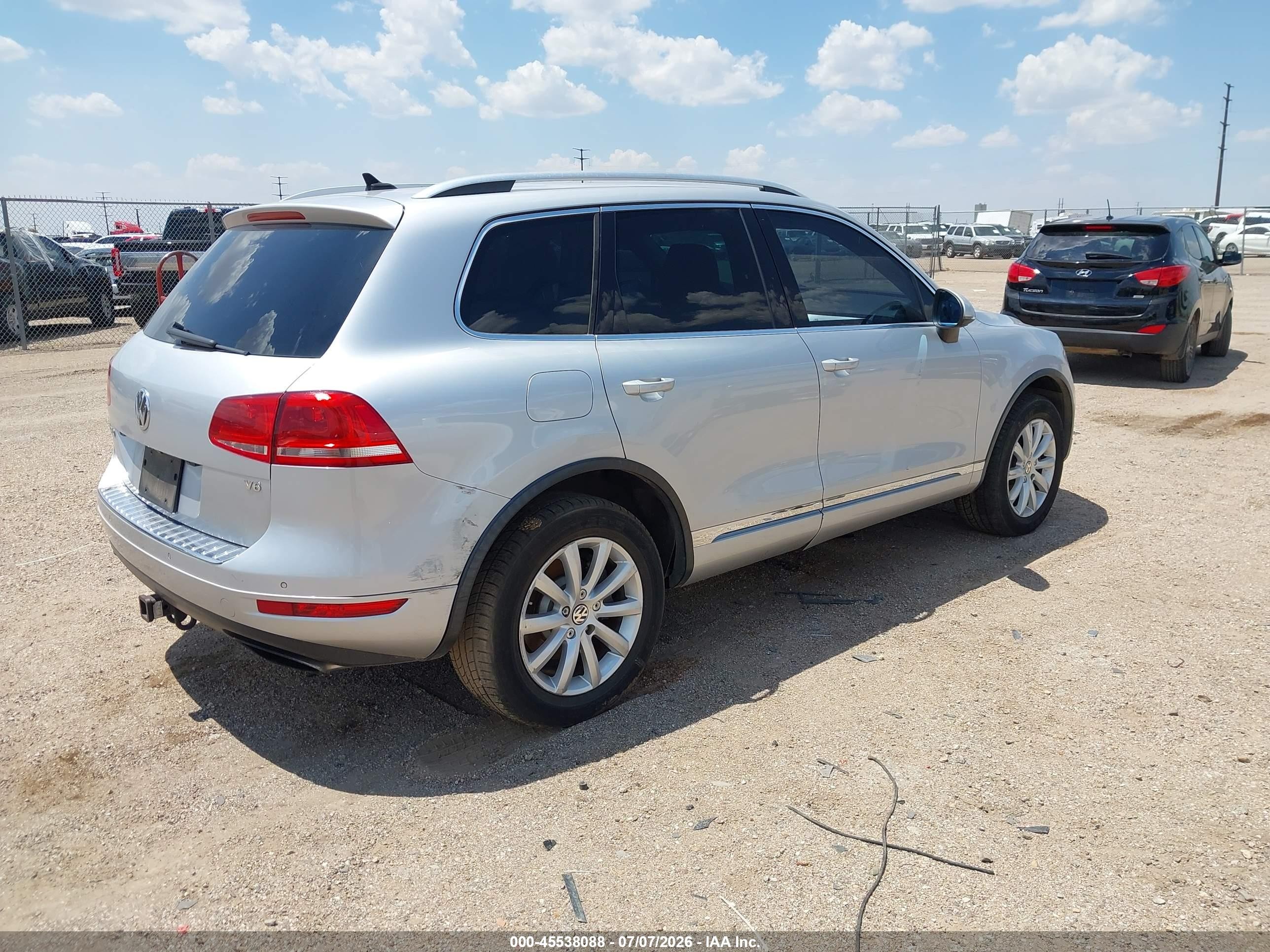2012 Volkswagen Touareg Vr6 Sport Silver vin: WVGFF9BP7CD001906