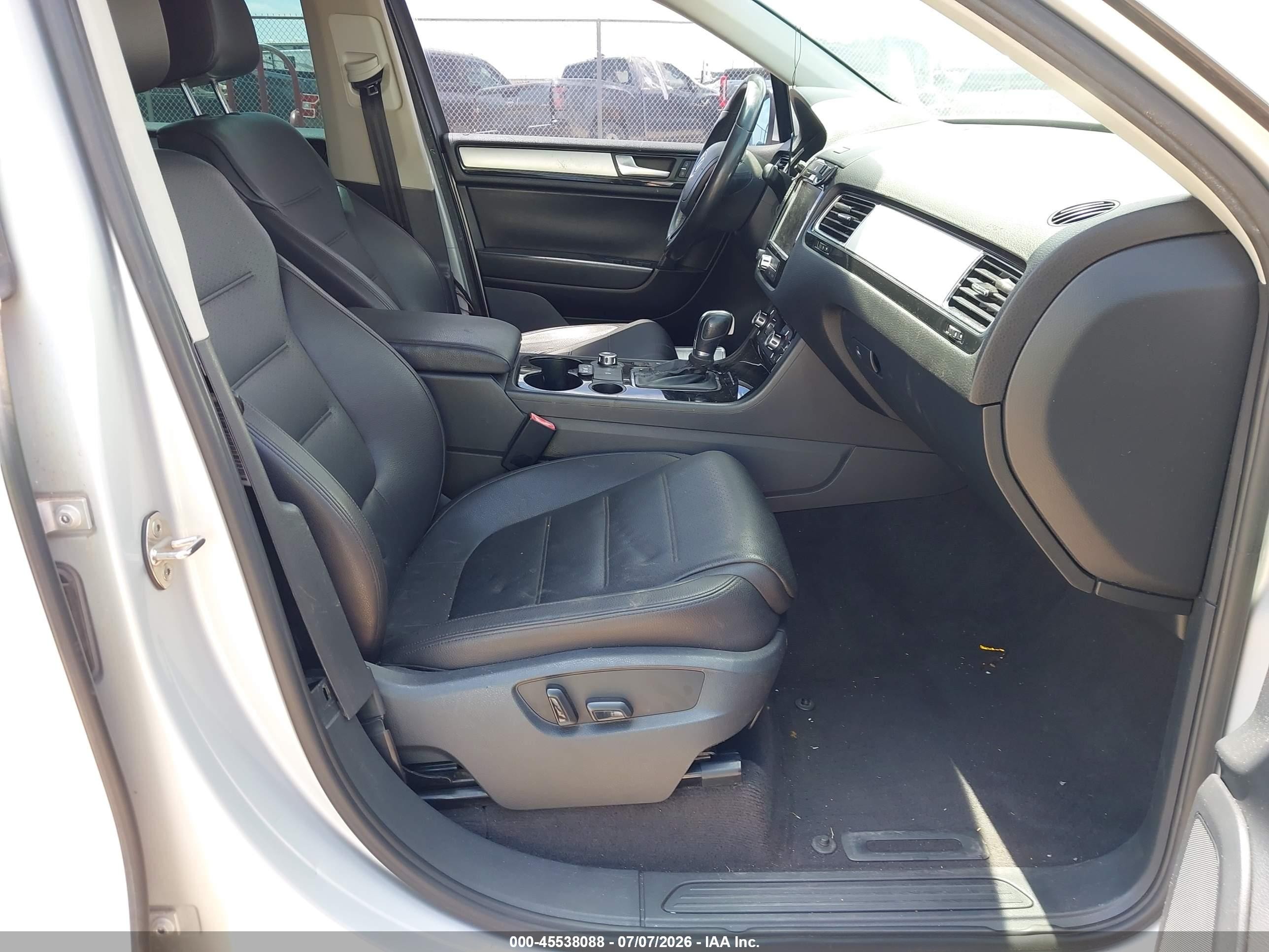 2012 Volkswagen Touareg Vr6 Sport Silver vin: WVGFF9BP7CD001906