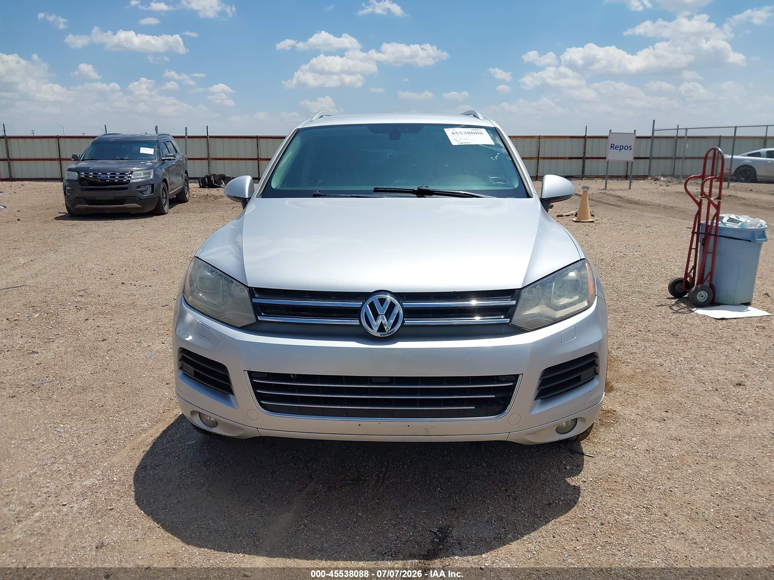 2012 Volkswagen Touareg Vr6 Sport Silver vin: WVGFF9BP7CD001906