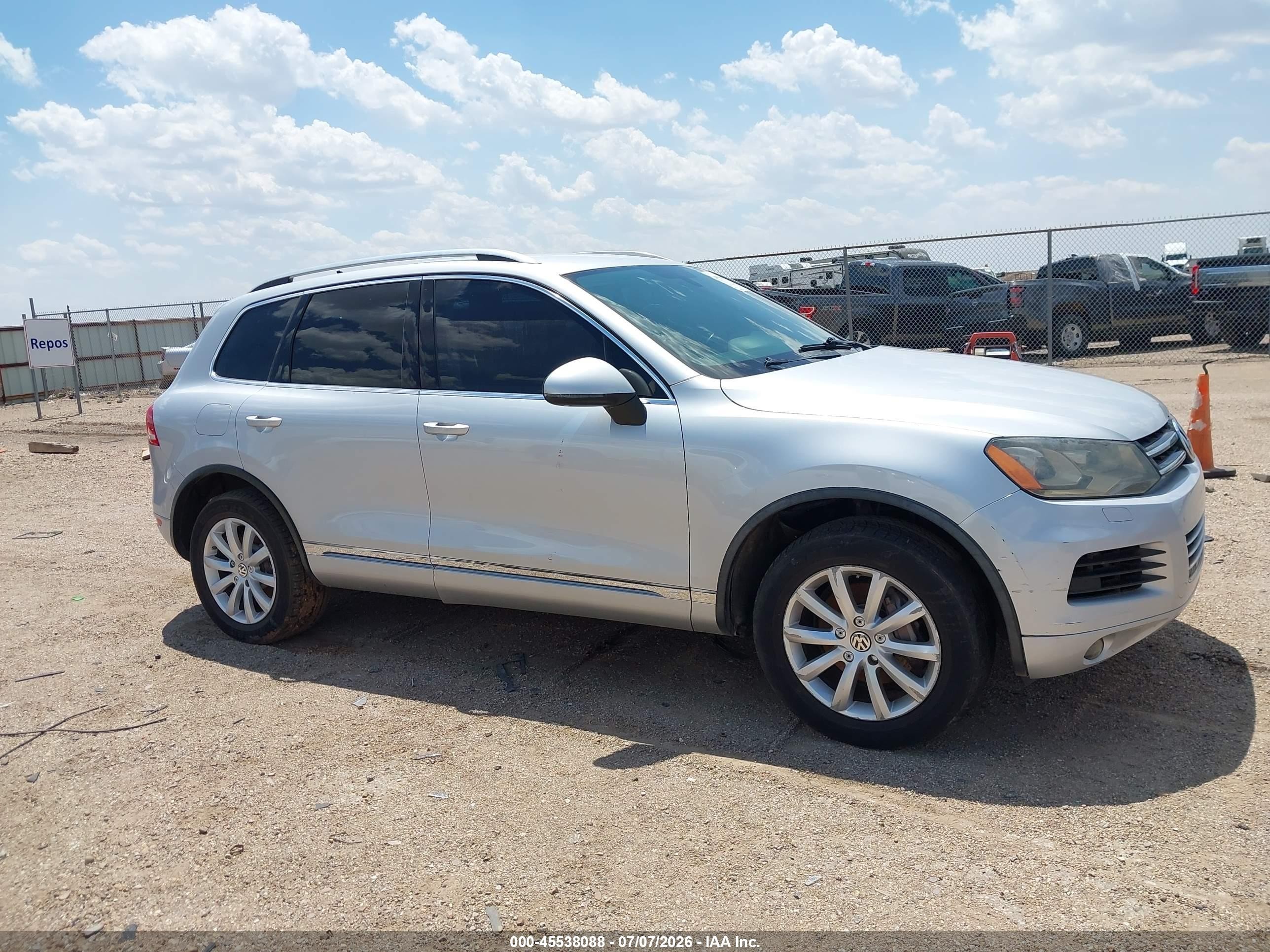 2012 Volkswagen Touareg Vr6 Sport Silver vin: WVGFF9BP7CD001906