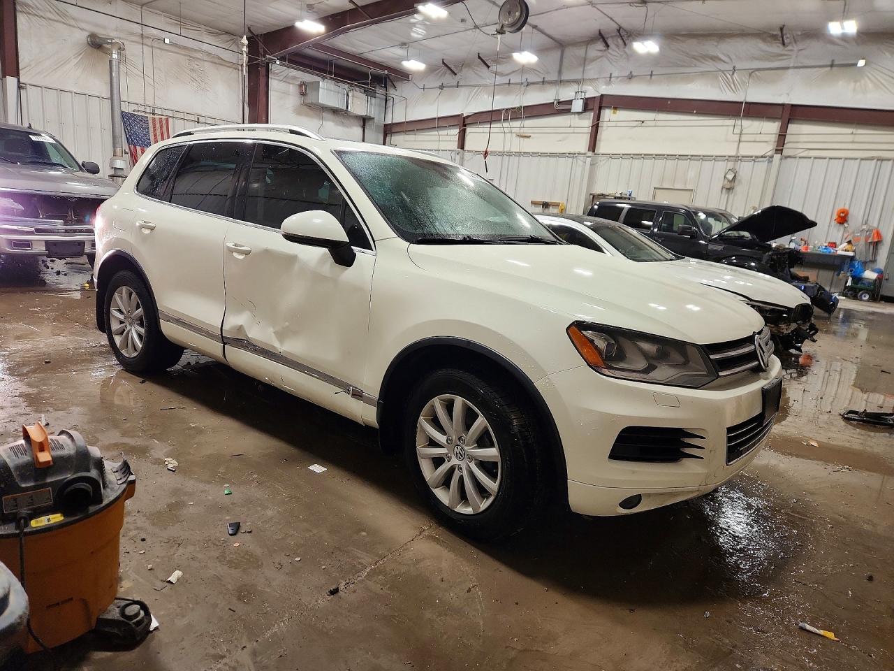 2012 Volkswagen Touareg V6 White vin: WVGFF9BPXCD000345