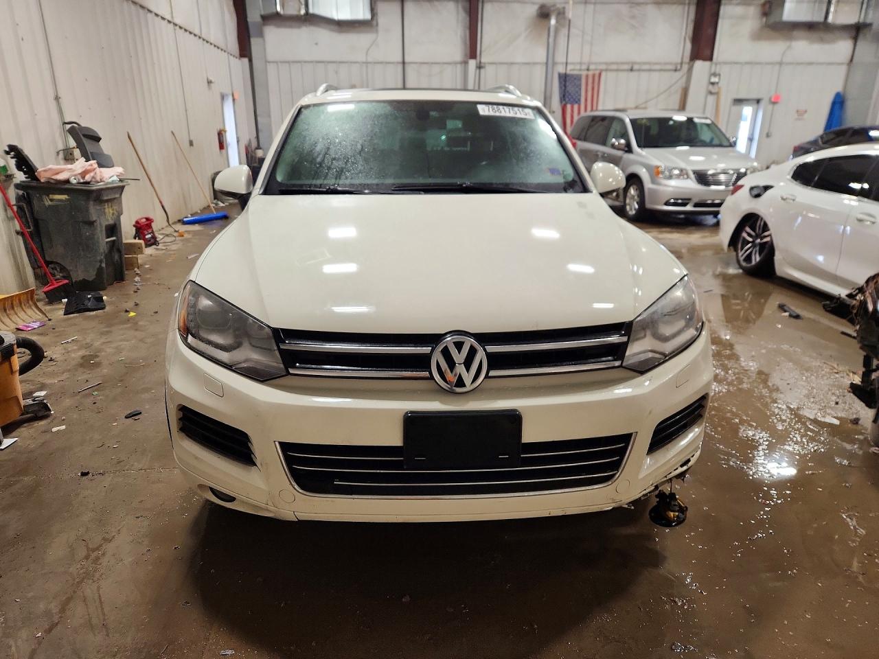 2012 Volkswagen Touareg V6 White vin: WVGFF9BPXCD000345