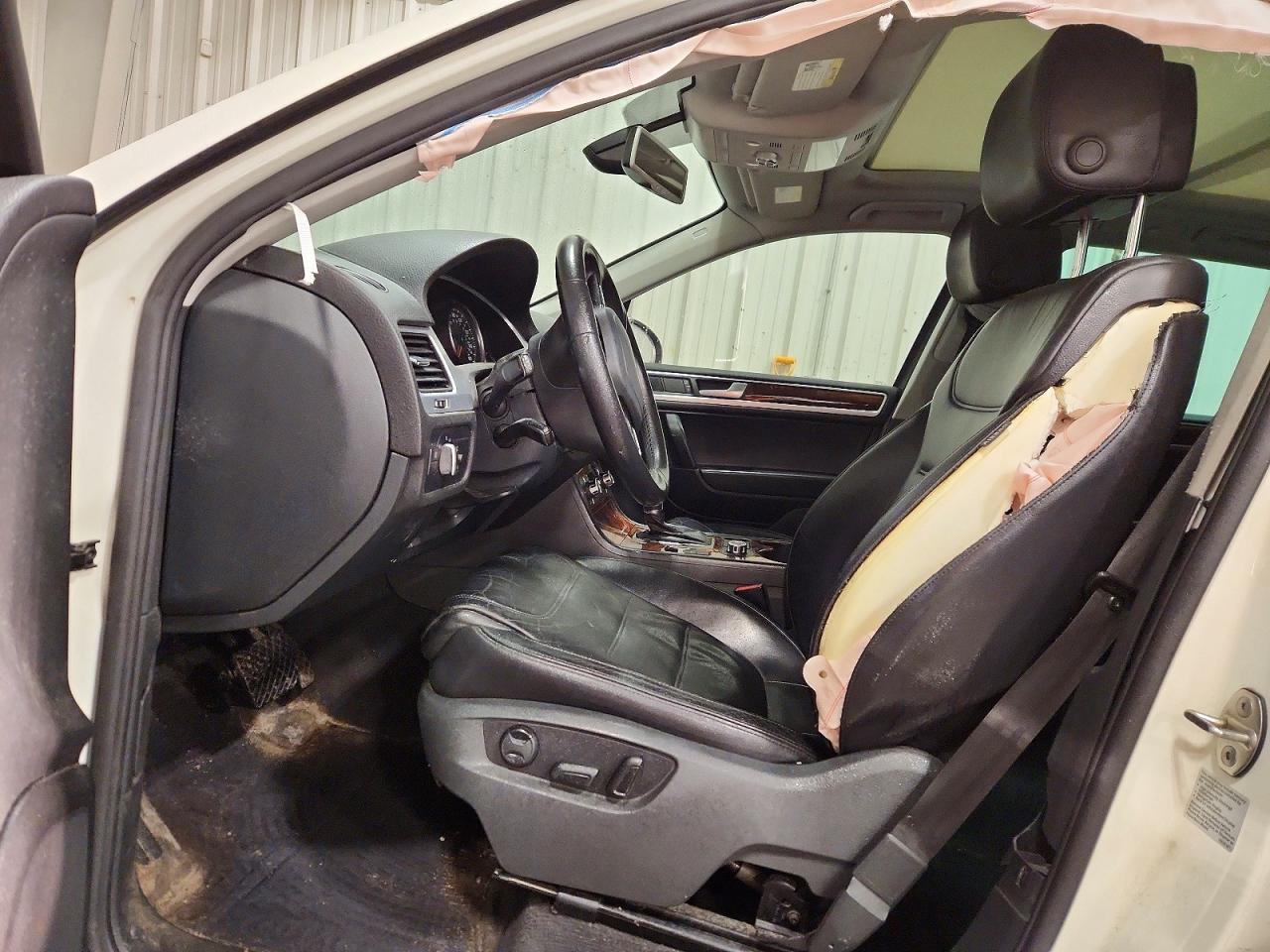 2012 Volkswagen Touareg V6 White vin: WVGFF9BPXCD000345