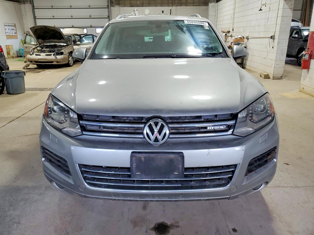 2011 Volkswagen Touareg Hybrid Silver vin: WVGFG9BP1BD004991